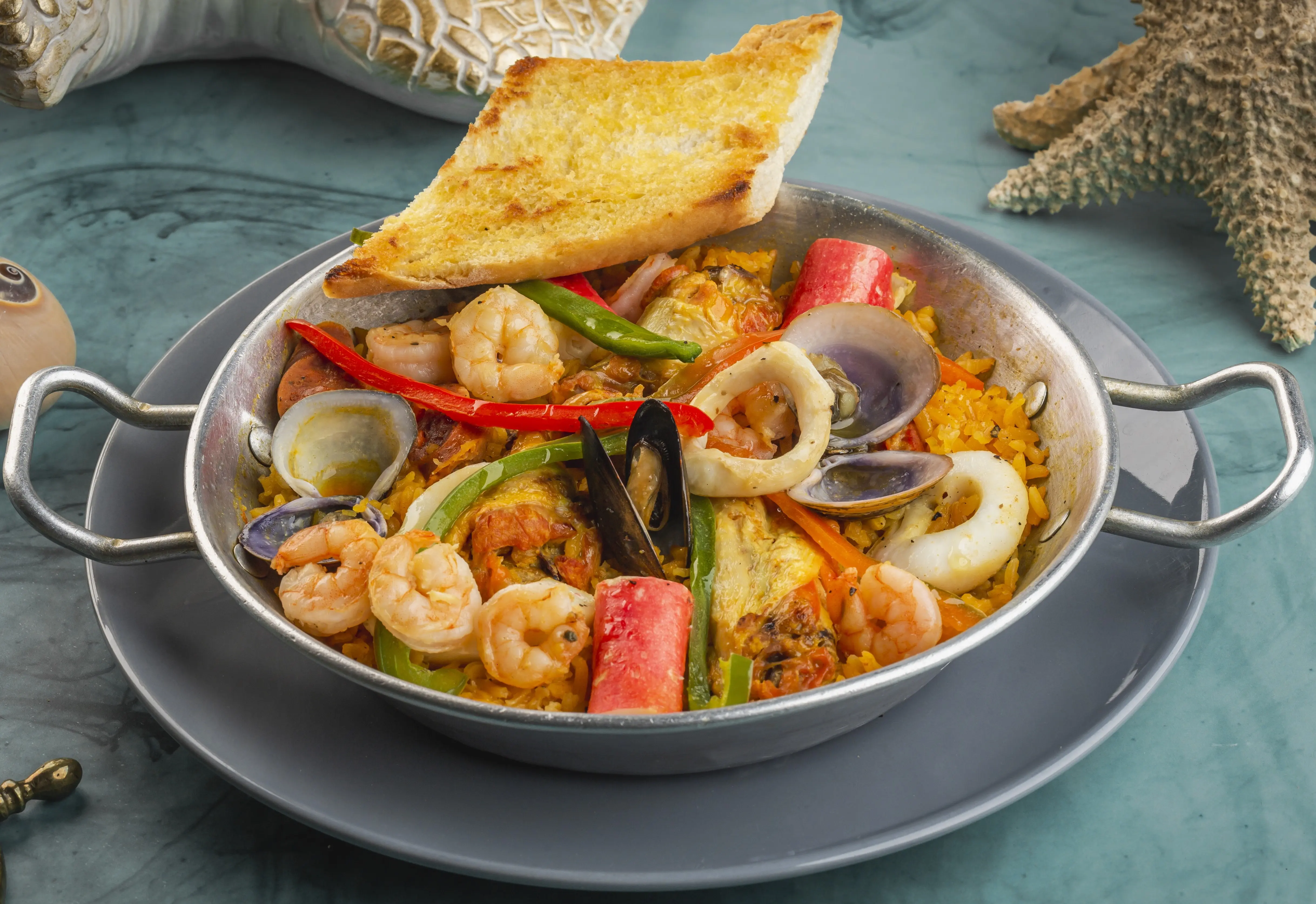 Deliciosa paella de mariscos en Pescador