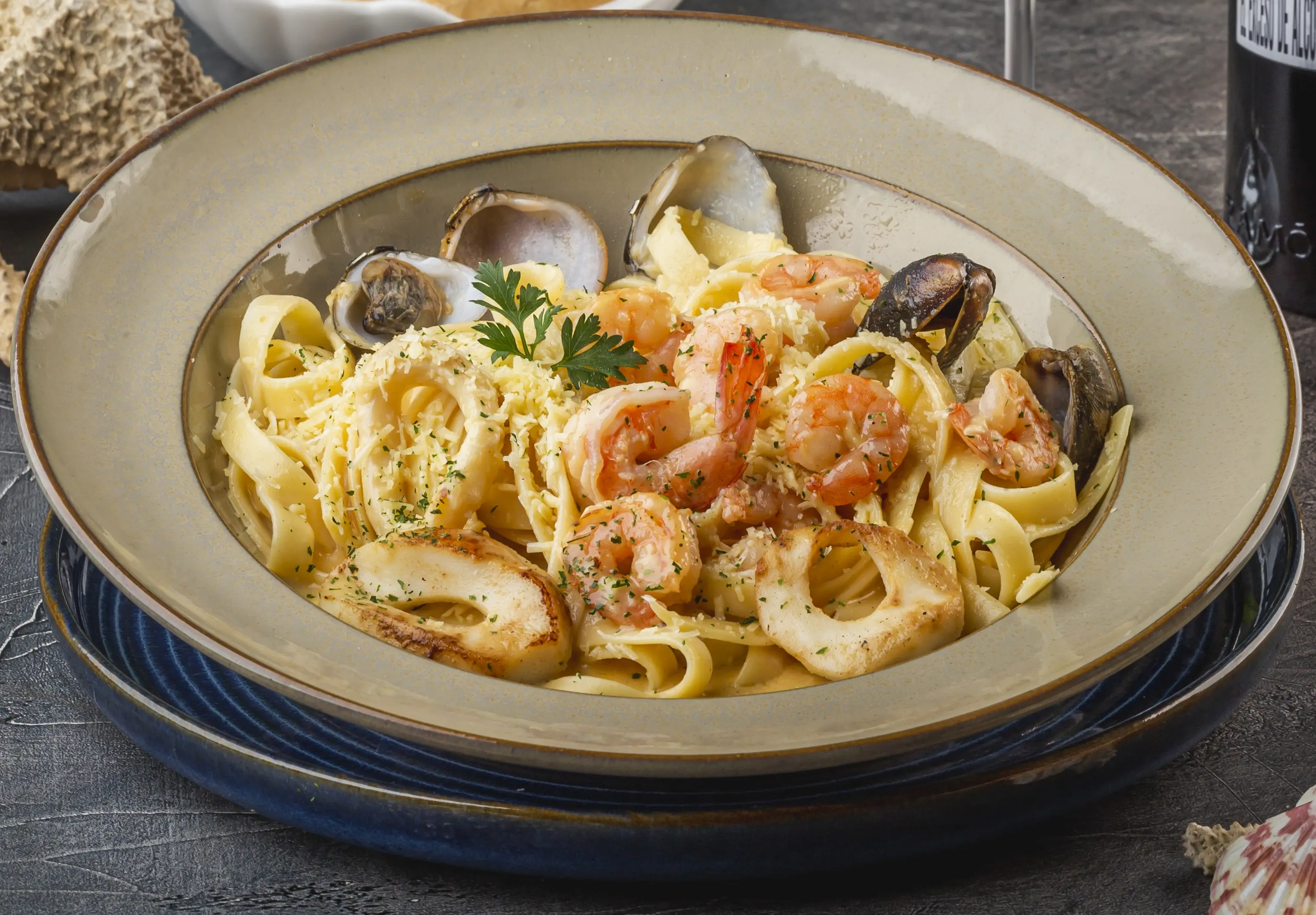 Plato de pasta con mariscos en Pescador